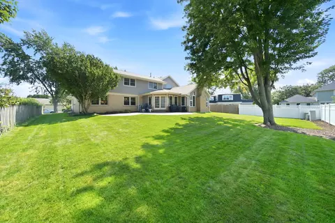 Exterior - 1654 Wadsworth Rd, Wheaton, IL 60189 photo 4 of 6