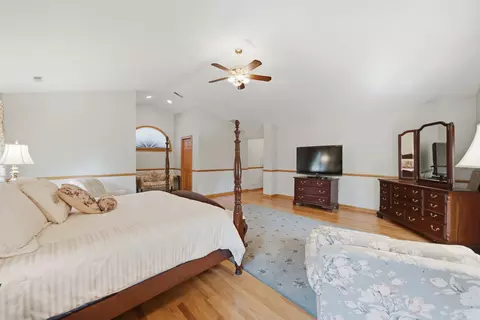 Bedroom - 1654 Wadsworth Rd, Wheaton, IL 60189 photo 1 of 5