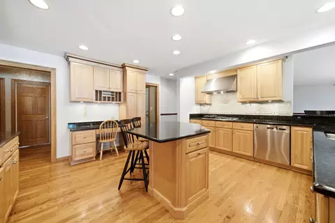 Kitchen - 1654 Wadsworth Rd, Wheaton, IL 60189 photo 3 of 4