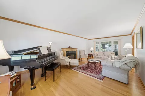 Living - 1654 Wadsworth Rd, Wheaton, IL 60189 photo 5 of 6