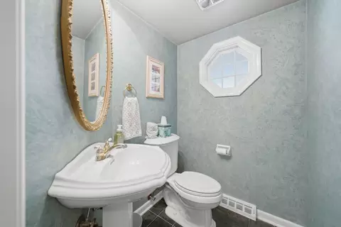 Bath - 1654 Wadsworth Rd, Wheaton, IL 60189 photo 1 of 6