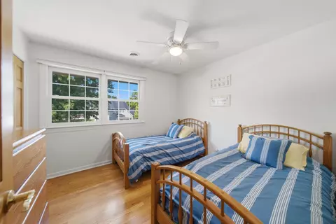 Bedroom - 1654 Wadsworth Rd, Wheaton, IL 60189 photo 5 of 5