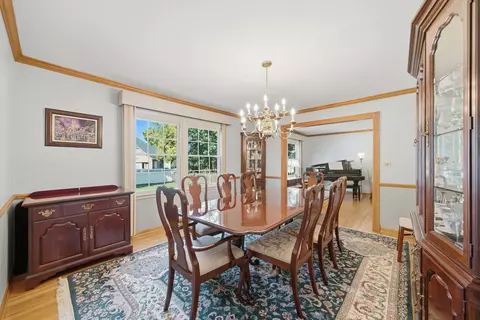 Dining - 1654 Wadsworth Rd, Wheaton, IL 60189 photo 2 of 2