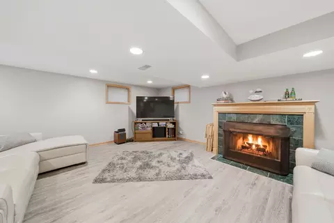 Living - 1654 Wadsworth Rd, Wheaton, IL 60189 photo 6 of 6