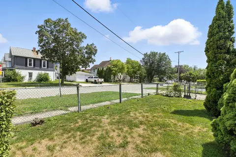 Exterior - 514 E Jackson St, Joliet, IL 60432 photo 2 of 7