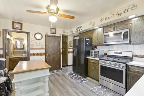 Kitchen - 514 E Jackson St, Joliet, IL 60432 photo 1 of 2