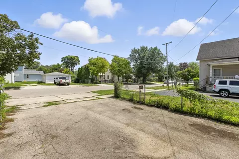 Exterior - 514 E Jackson St, Joliet, IL 60432 photo 7 of 7