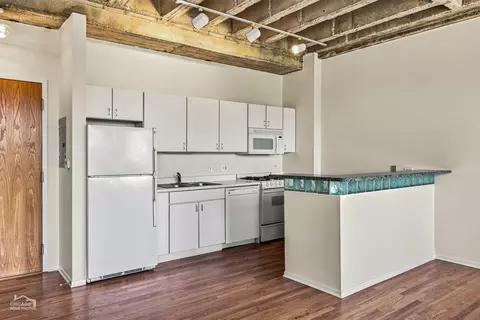 Kitchen - 811 S Lytle St #502, Chicago, IL 60607 photo 1 of 1