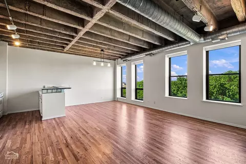 Living - 811 S Lytle St #502, Chicago, IL 60607 photo 3 of 5