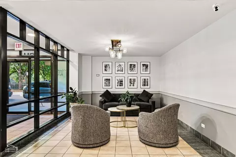 Living - 811 S Lytle St #502, Chicago, IL 60607 photo 1 of 5