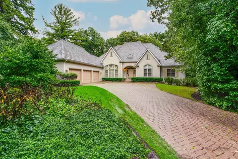 1 Briarwood Ln, Lincolnshire, IL 60069