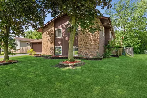 6702 Pershing Ct, Woodridge, IL 60517