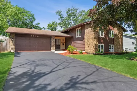 6702 Pershing Ct, Woodridge, IL 60517