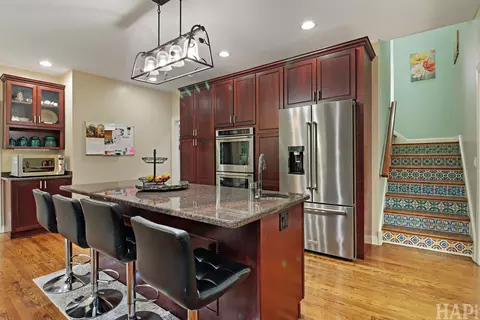 Kitchen - 2708 Whiting Ct, Mchenry, IL 60050 photo 4 of 5