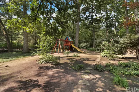 Exterior - 2708 Whiting Ct, Mchenry, IL 60050 photo 6 of 12