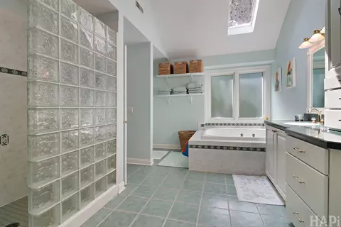 Bath - 2708 Whiting Ct, Mchenry, IL 60050 photo 6 of 7