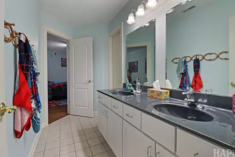 Bath - 2708 Whiting Ct, Mchenry, IL 60050 photo 2 of 7