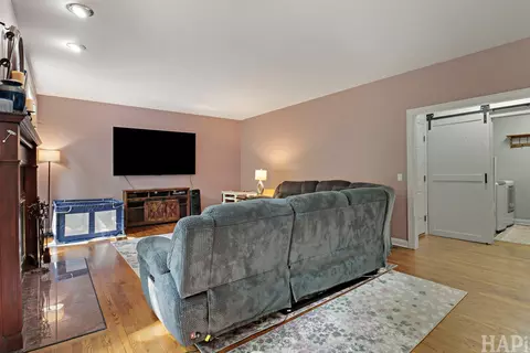Living - 2708 Whiting Ct, Mchenry, IL 60050 photo 3 of 4
