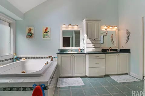 Bath - 2708 Whiting Ct, Mchenry, IL 60050 photo 5 of 7