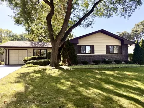 21 W331 Ahlstrand Rd, Lombard, IL 60148