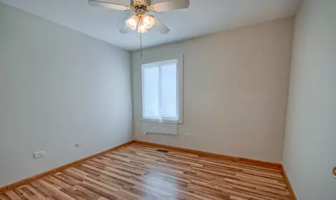 Bedroom - 1419 Chippewa Trl, Wheeling, IL 60090 photo 2 of 4