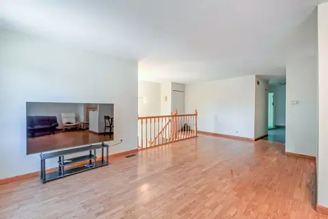 Living - 1419 Chippewa Trl, Wheeling, IL 60090 photo 3 of 5