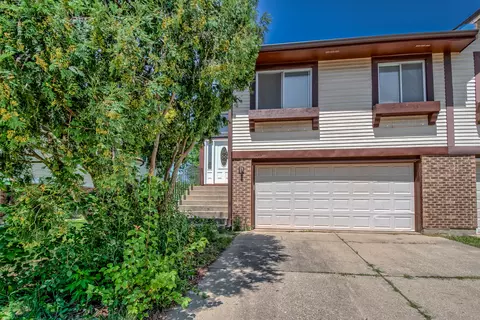 Exterior - 1419 Chippewa Trl, Wheeling, IL 60090 photo 2 of 4
