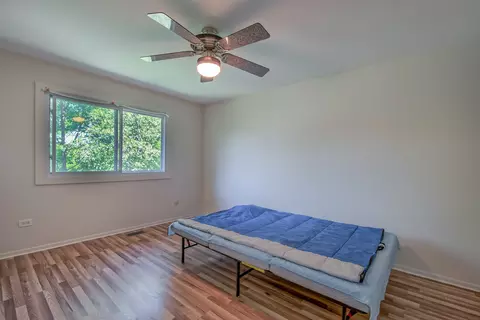 Bedroom - 1419 Chippewa Trl, Wheeling, IL 60090 photo 3 of 4