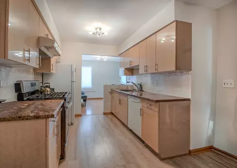 Kitchen - 1419 Chippewa Trl, Wheeling, IL 60090 photo 1 of 2
