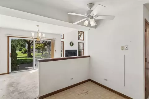 Living - 1315 Cheswick Ct #C, Wheeling, IL 60090 photo 2 of 2