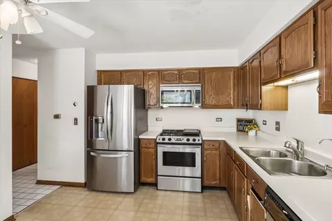 Kitchen - 1315 Cheswick Ct #C, Wheeling, IL 60090 photo 1 of 2