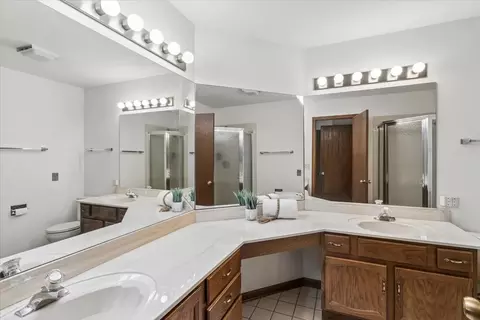 Bath - 1315 Cheswick Ct #C, Wheeling, IL 60090 photo 2 of 4