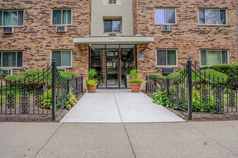 420 S Home Ave #109N, Oak Park, IL 60302