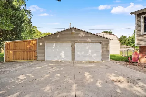 Exterior - 106 Mckinley Cir, Philo, IL 61864 photo 8 of 12