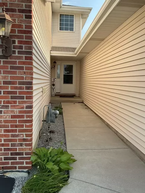 Entry Way - 5613 W Sutton Pl, Monee, IL 60449 photo 1 of 3