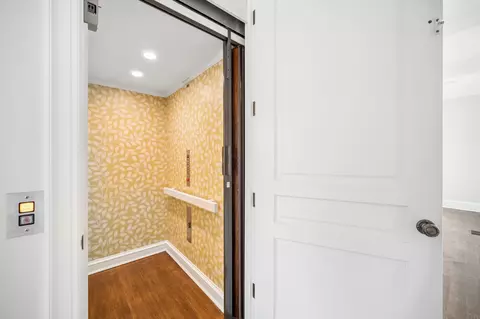 Entry Way - 887 Ash St, Winnetka, IL 60093 photo 3 of 4