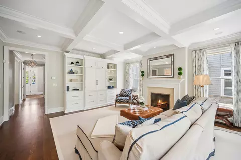 Living - 887 Ash St, Winnetka, IL 60093 photo 1 of 2