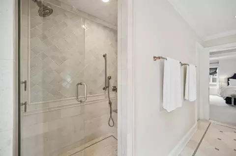 Bath - 887 Ash St, Winnetka, IL 60093 photo 3 of 5