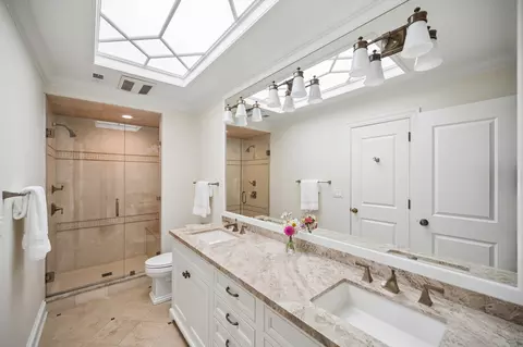 Bath - 887 Ash St, Winnetka, IL 60093 photo 4 of 5