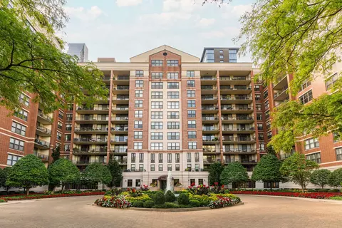 55 W Delaware Pl #1007, Chicago, IL 60610