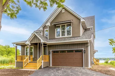 807 Lakeview Dr, Round Lake, IL 60073