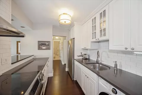 Kitchen - 111 E Chestnut St #16J, Chicago, IL 60611 photo 2 of 4