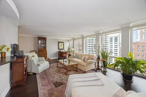 Living - 111 E Chestnut St #16J, Chicago, IL 60611 photo 2 of 4