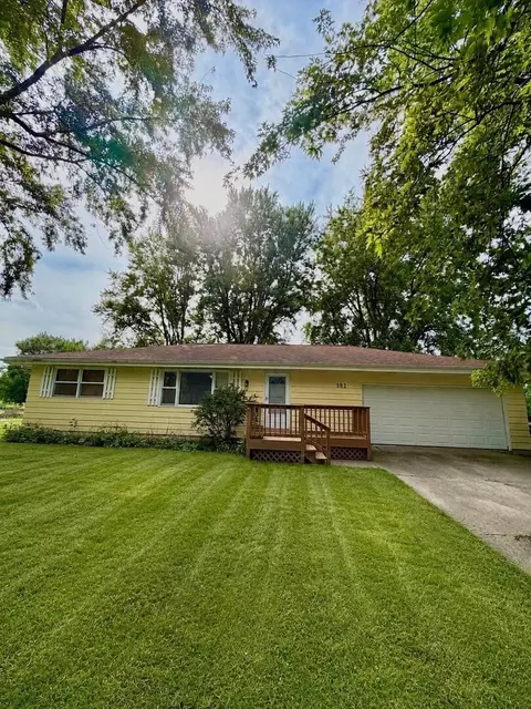302 S 6th St, Kirkland, IL 60146
