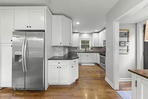 Kitchen - 1511 Avery Ave, Wheaton, IL 60187 photo 2 of 2