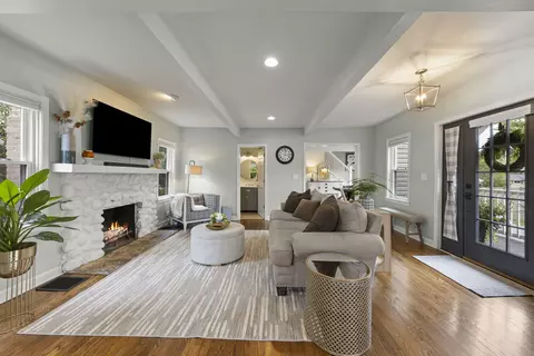 Living - 1511 Avery Ave, Wheaton, IL 60187 photo 1 of 3