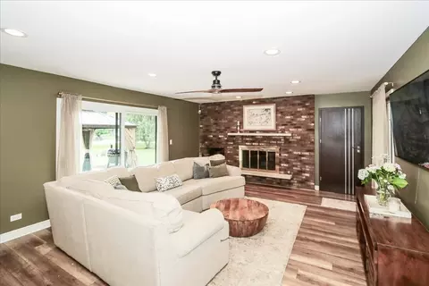 Living - 33838 N Christa Dr, Ingleside, IL 60041 photo 1 of 5