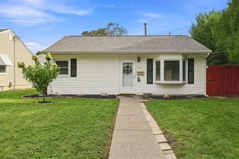 347 W 32nd St, Davenport, IA 52803