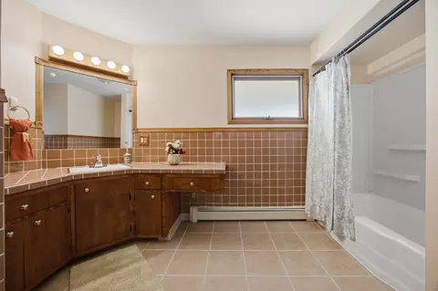 Bath - 2275 Nan St, Aurora, IL 60502 photo 1 of 2
