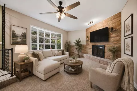 Living - 2275 Nan St, Aurora, IL 60502 photo 1 of 1